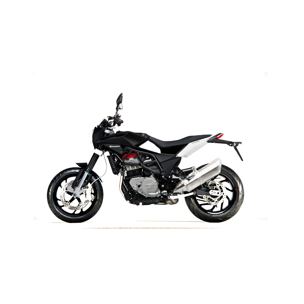  Nuda 900
